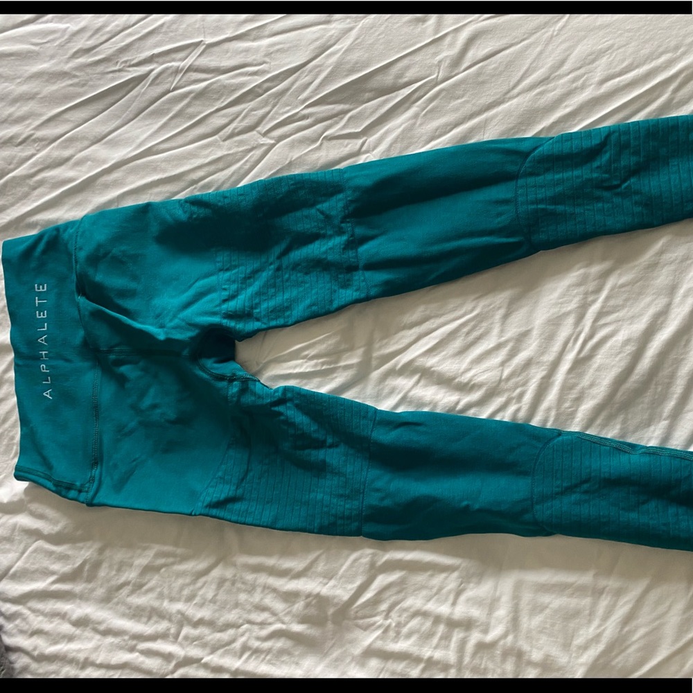 Alphalete revival leggings (2019)